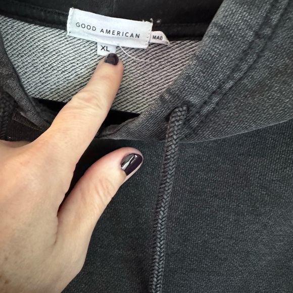 Good American Women's Jeanius Terry Crop Hoodie in Black - Picture 4 of 5